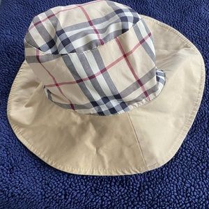 Reversible Burberry bucket hat
